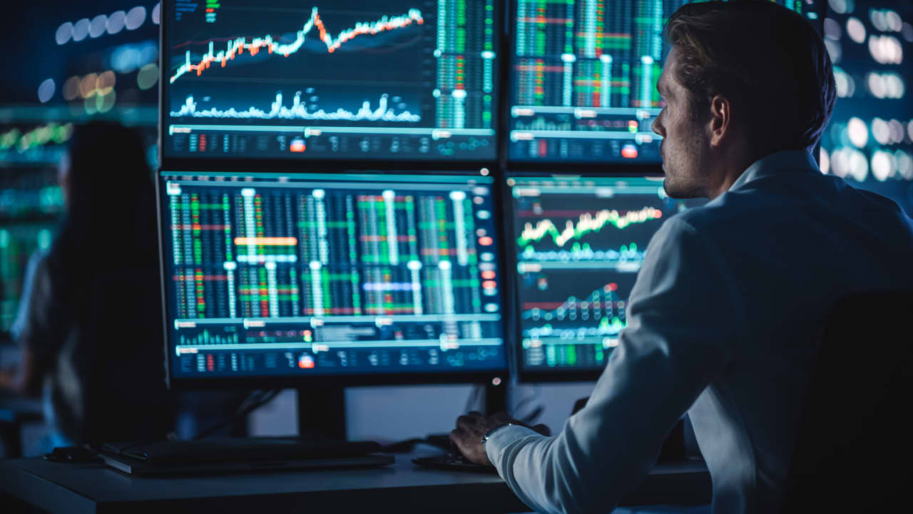 It’s been a painful month for hedge funds. To turn it around, they are shorting U.S. stocks. — MarketWatch, Austin Arts news