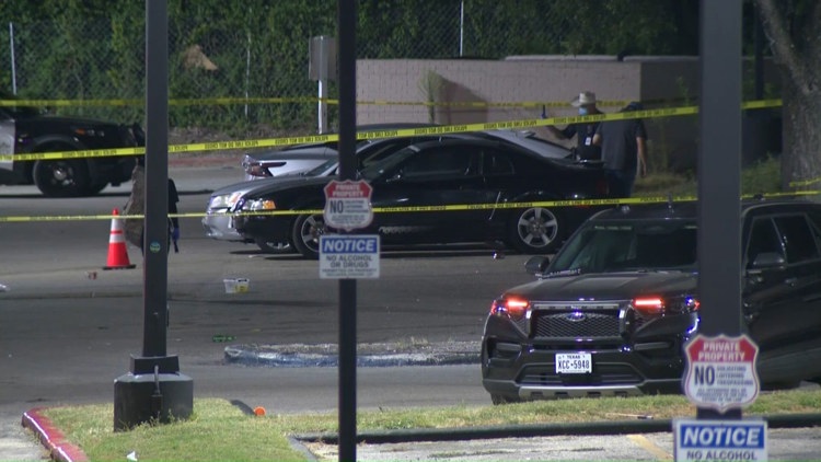 Austin police say more than 200 people were at scene of teen's fatal shooting, but few have come forward — KVUE (Austin)